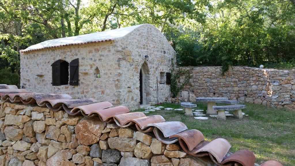 Le Donjon Des Combes Et Son Spa Fayence Bilik gambar
