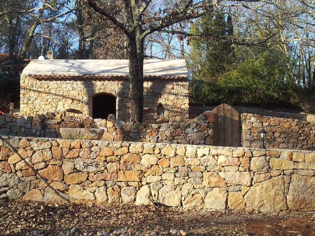 Le Donjon Des Combes Et Son Spa Fayence Bilik gambar