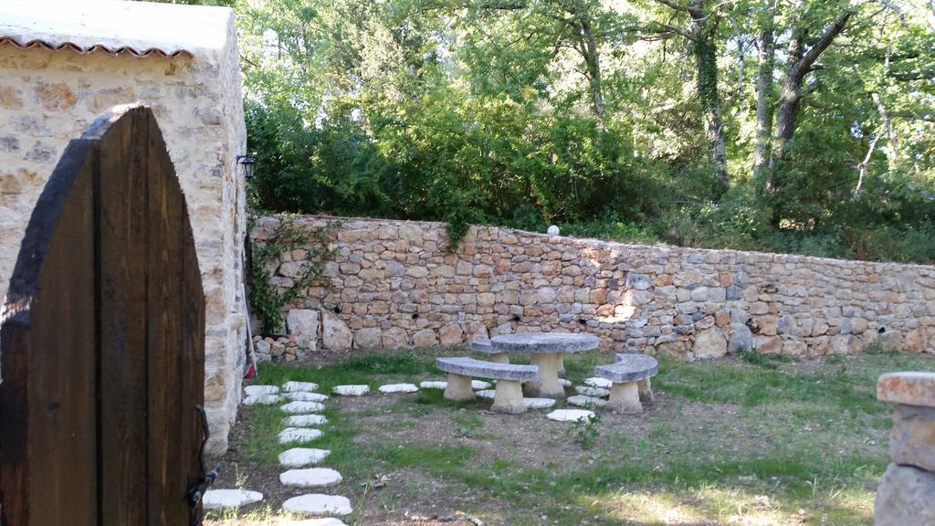Le Donjon Des Combes Et Son Spa Fayence Bilik gambar